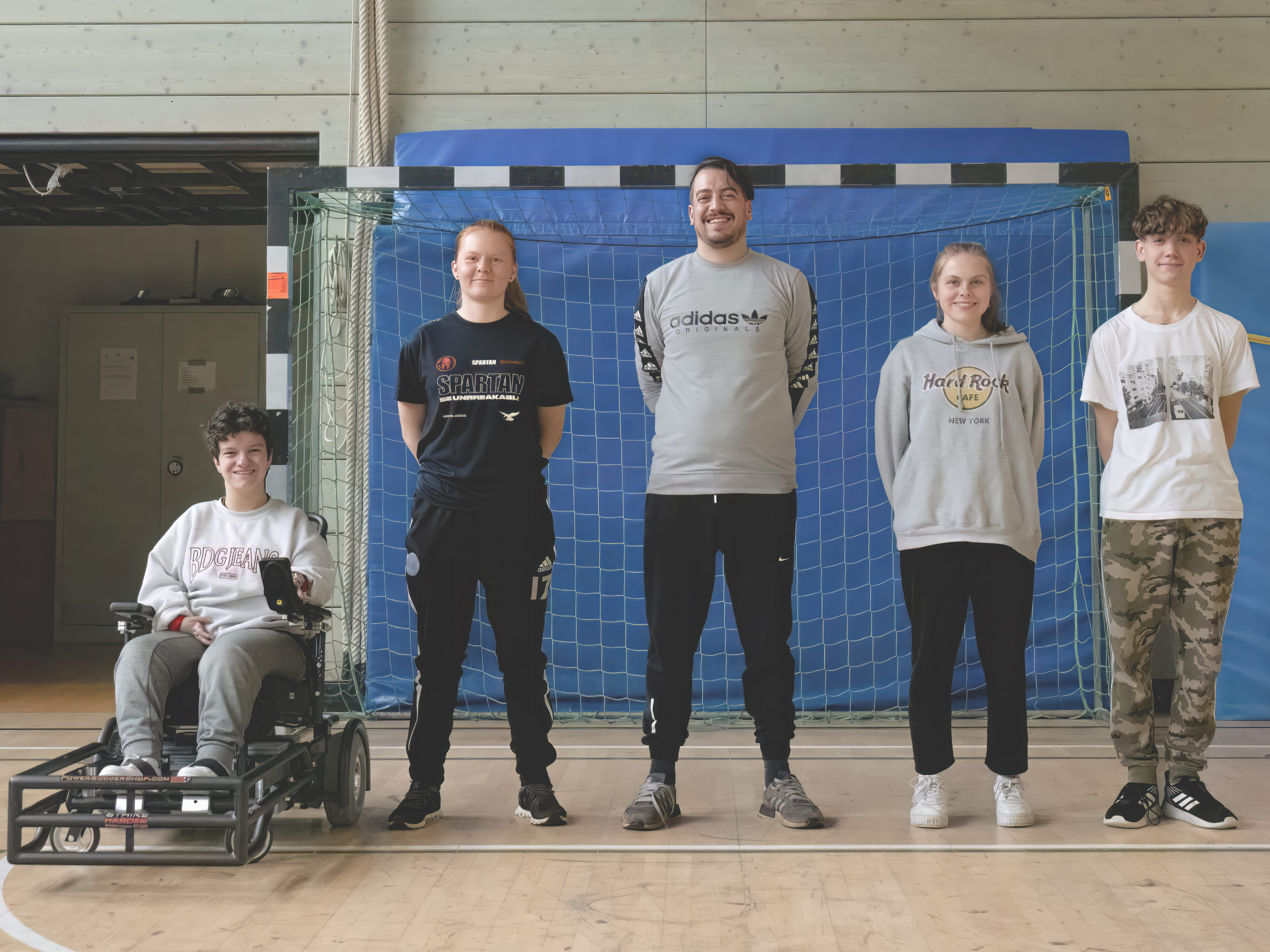 E-Rolli-Fußball Trainerteam in der Halle